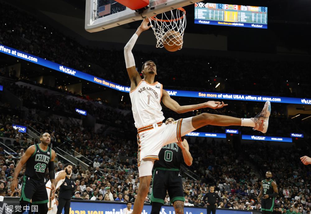 年仅二十出 年仅二十出