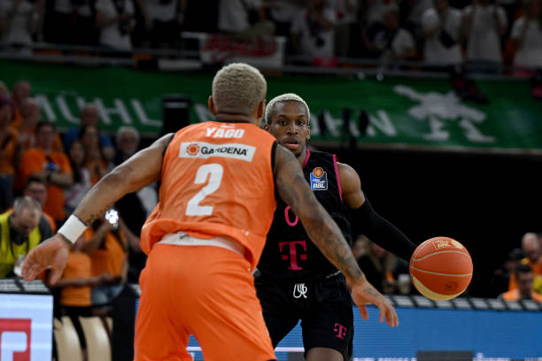 8个篮板和 8个篮板和